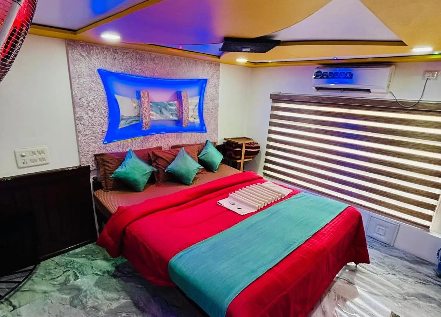 Hotel Sreekrishna Houseboat Alappuzha